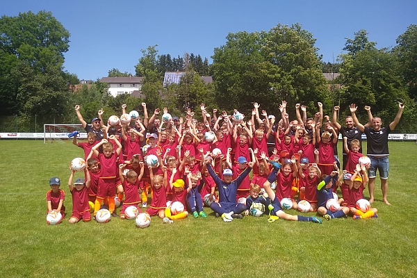 Bildunterschrift: Spiel, Spaß und Spannung gabs beim Jugendcamp des DJK-SV Mirskofen.