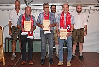 Die drei neuen Ehrenmitglieder des DJK-SV Mirskofen (1. Reihe, v.l.): Eberhard Neugebauer, Hans Gmahl und Hermann Ruis.